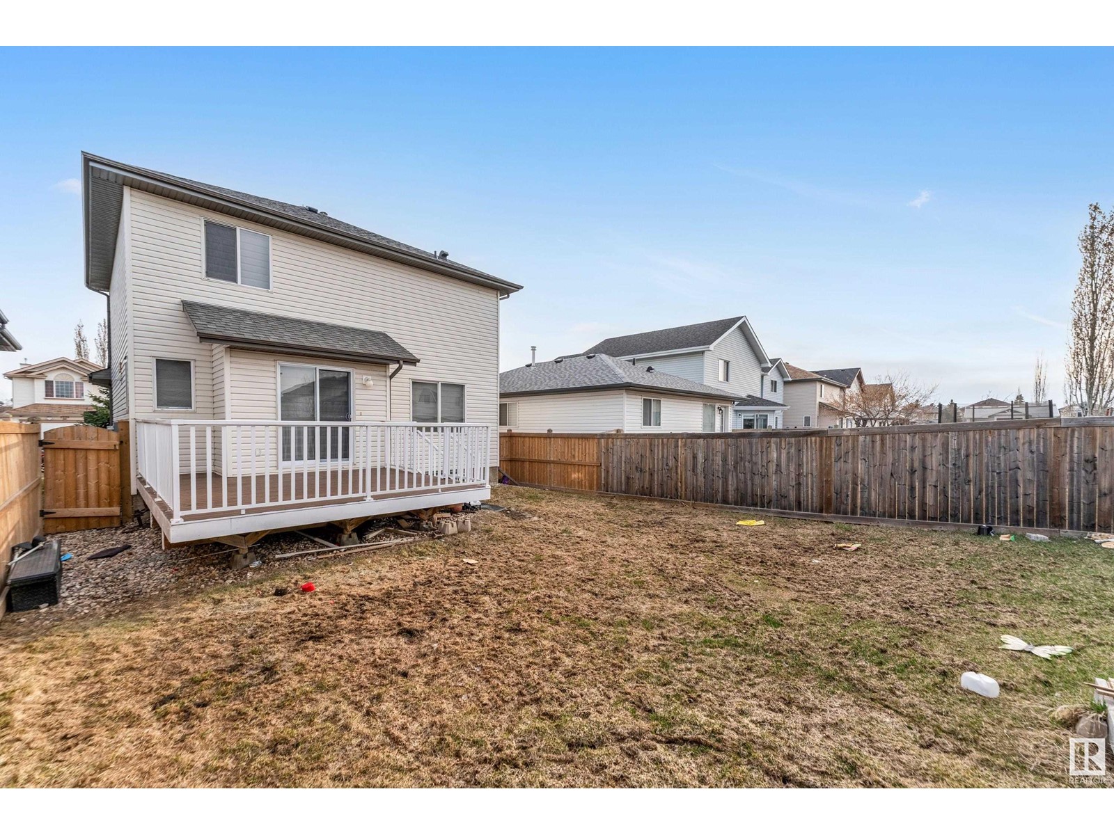 3340 24 AV NW