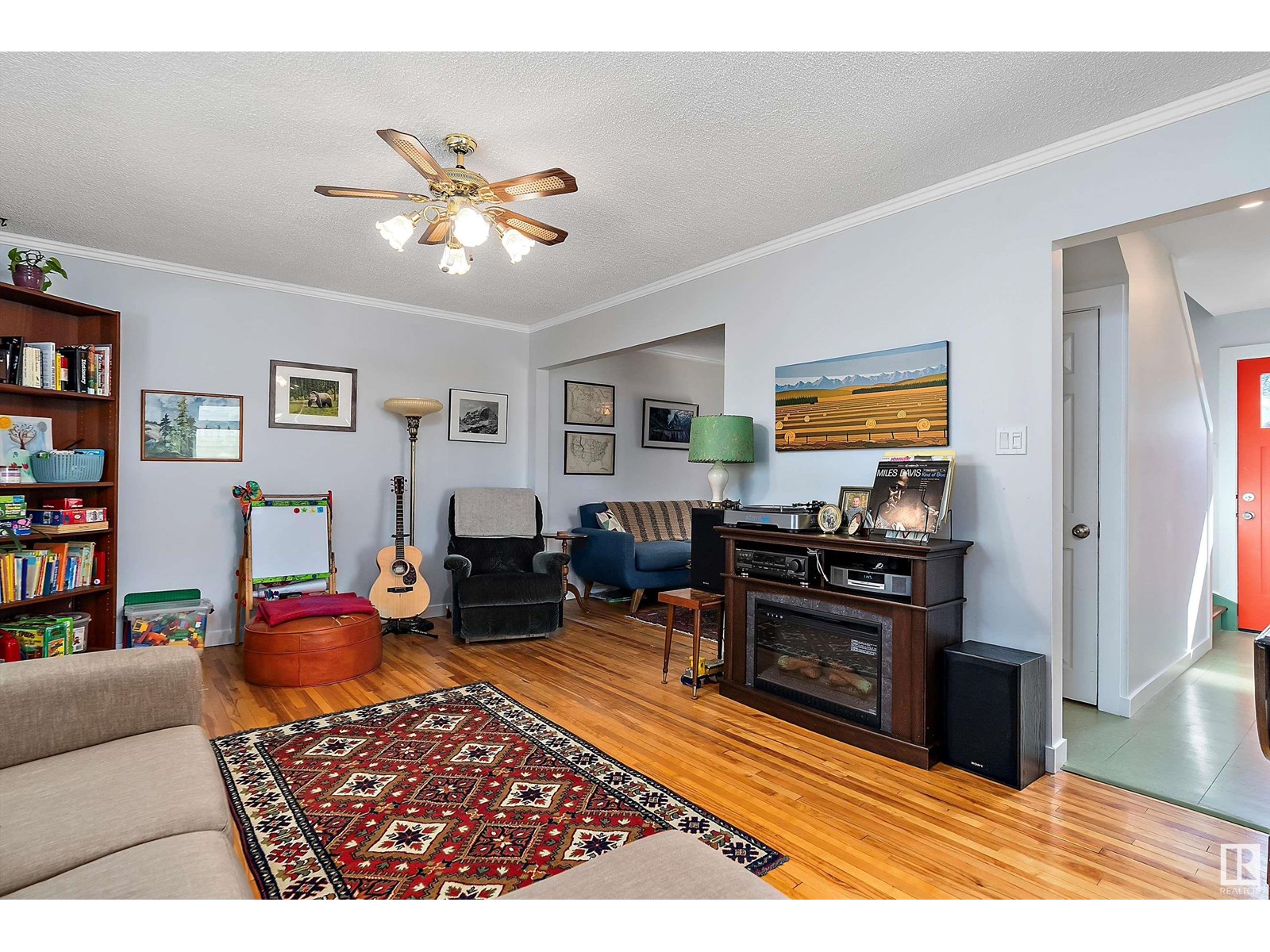 11241 90 ST NW