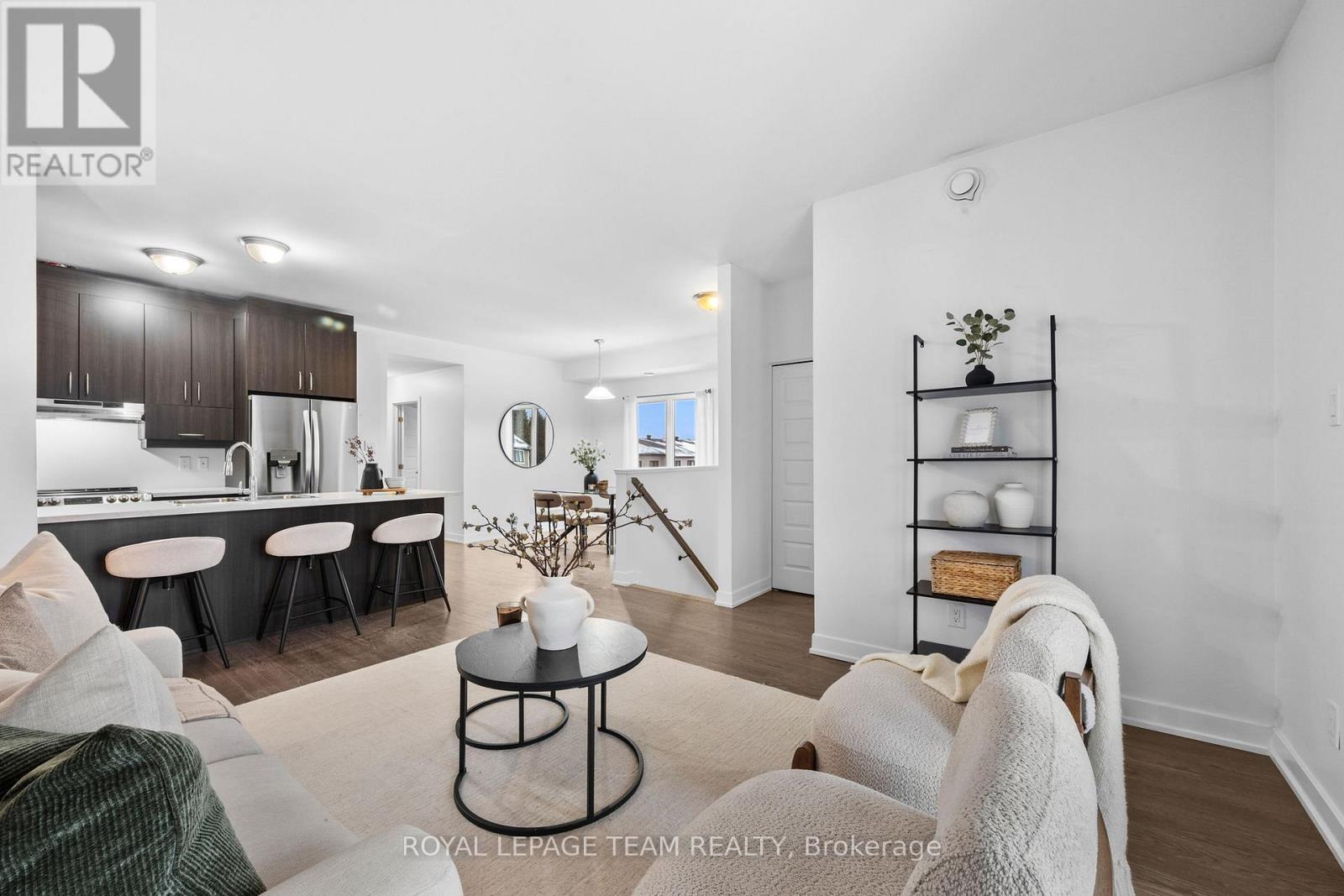 6 - 251 CAPRI AVENUE