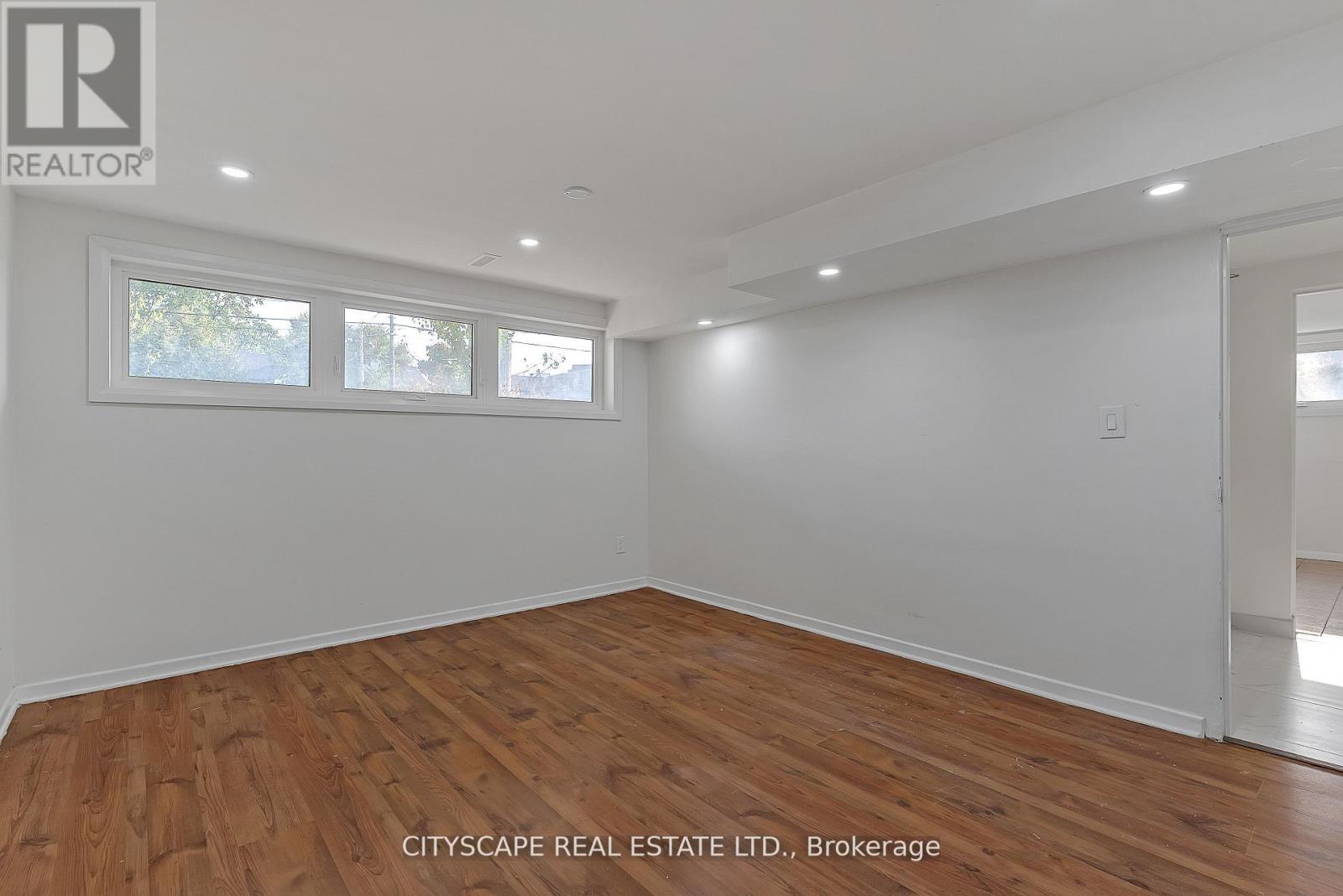 LOWER - 2724 LAKESHORE BOULEVARD