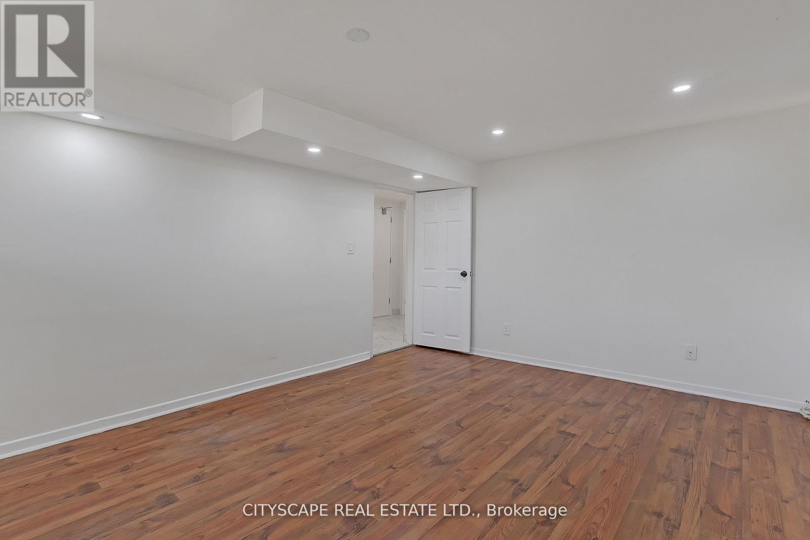 LOWER - 2724 LAKESHORE BOULEVARD