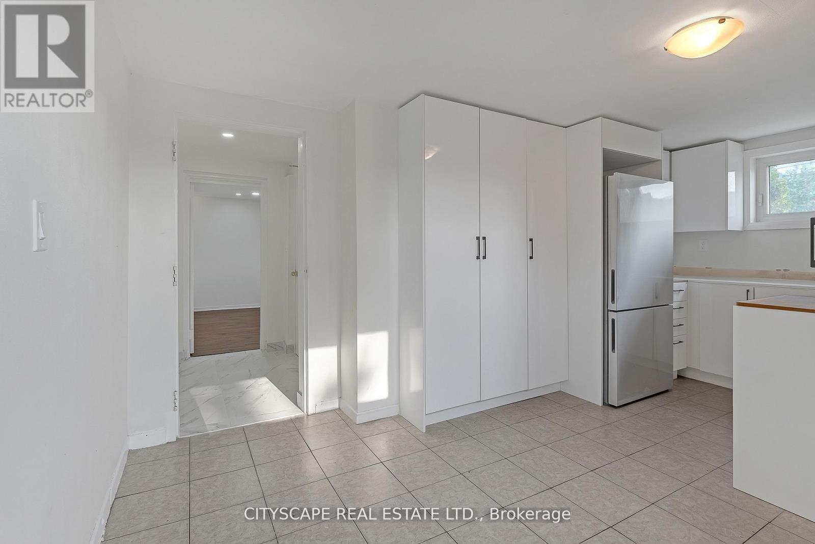 LOWER - 2724 LAKESHORE BOULEVARD