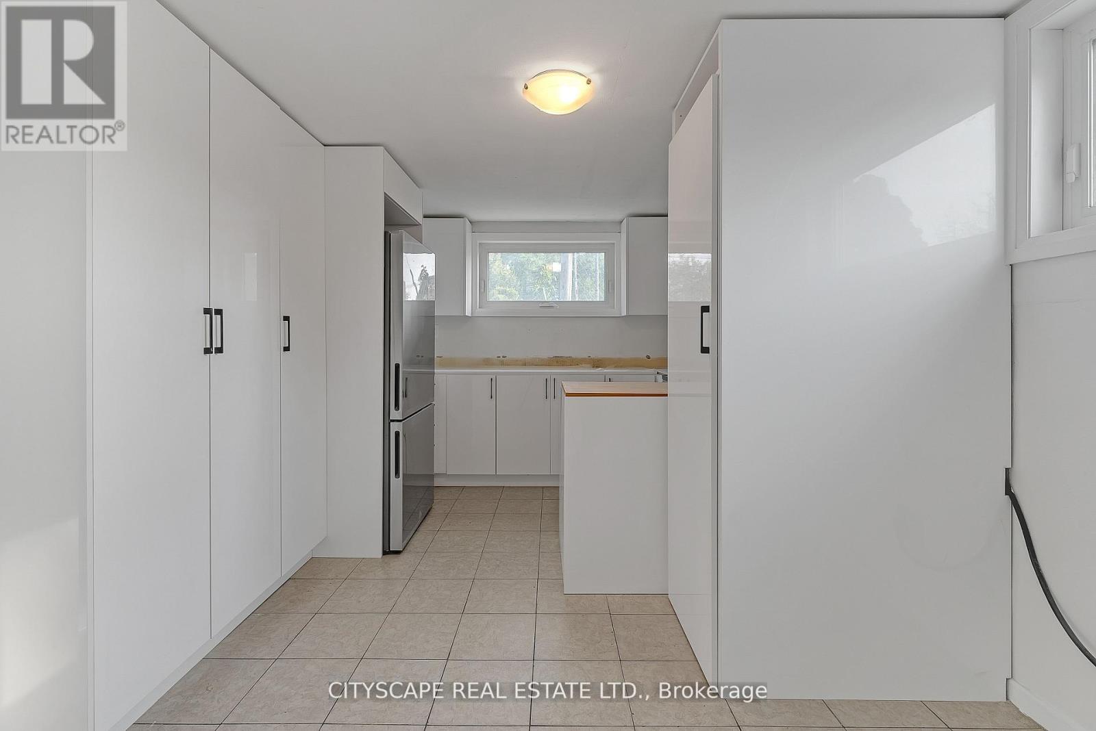 LOWER - 2724 LAKESHORE BOULEVARD