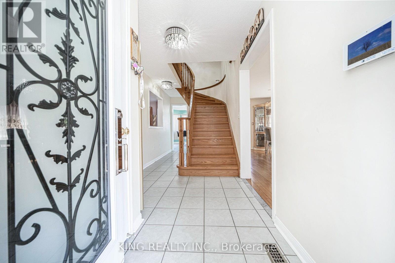 24 SNOW LEOPARD COURT