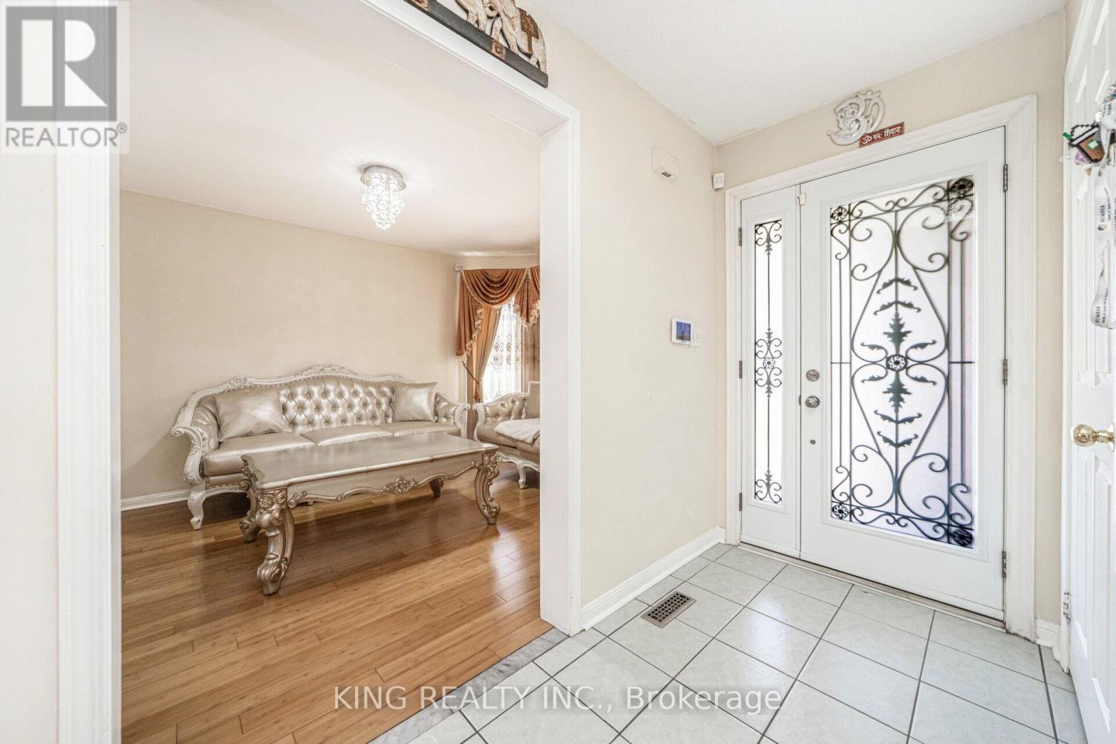 24 SNOW LEOPARD COURT