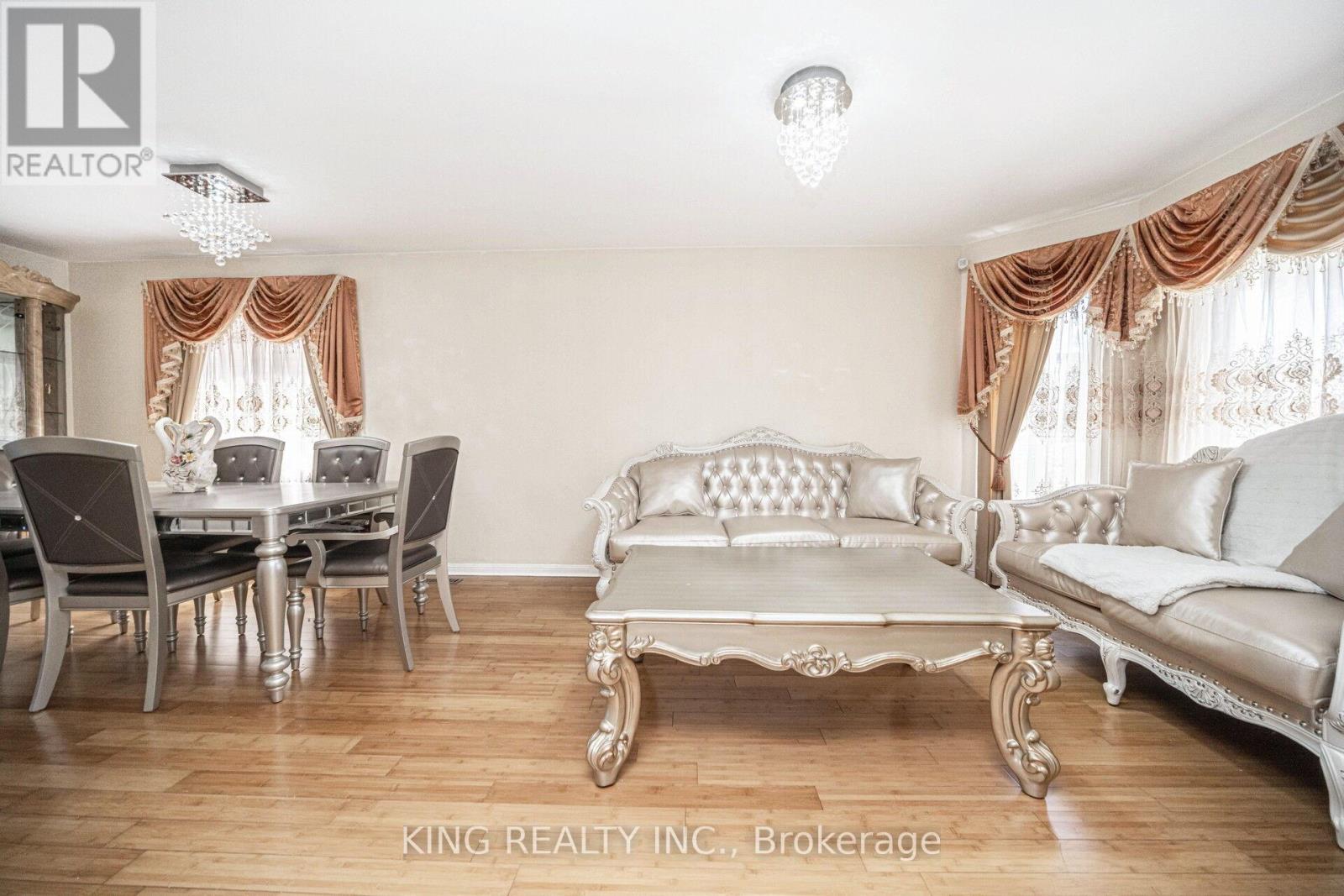 24 SNOW LEOPARD COURT