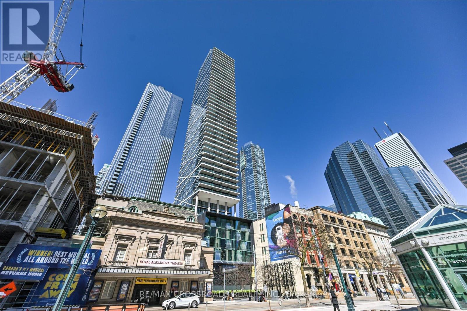 Photo 1 of 32 — 3006 - 224 KING STREET W Unit 3006, Toronto (Waterfront Communities), ON M5H0A6