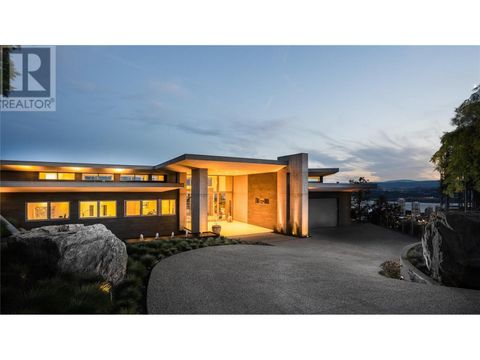 764 Rockcliffe Place Kelowna BC V1V2Y3