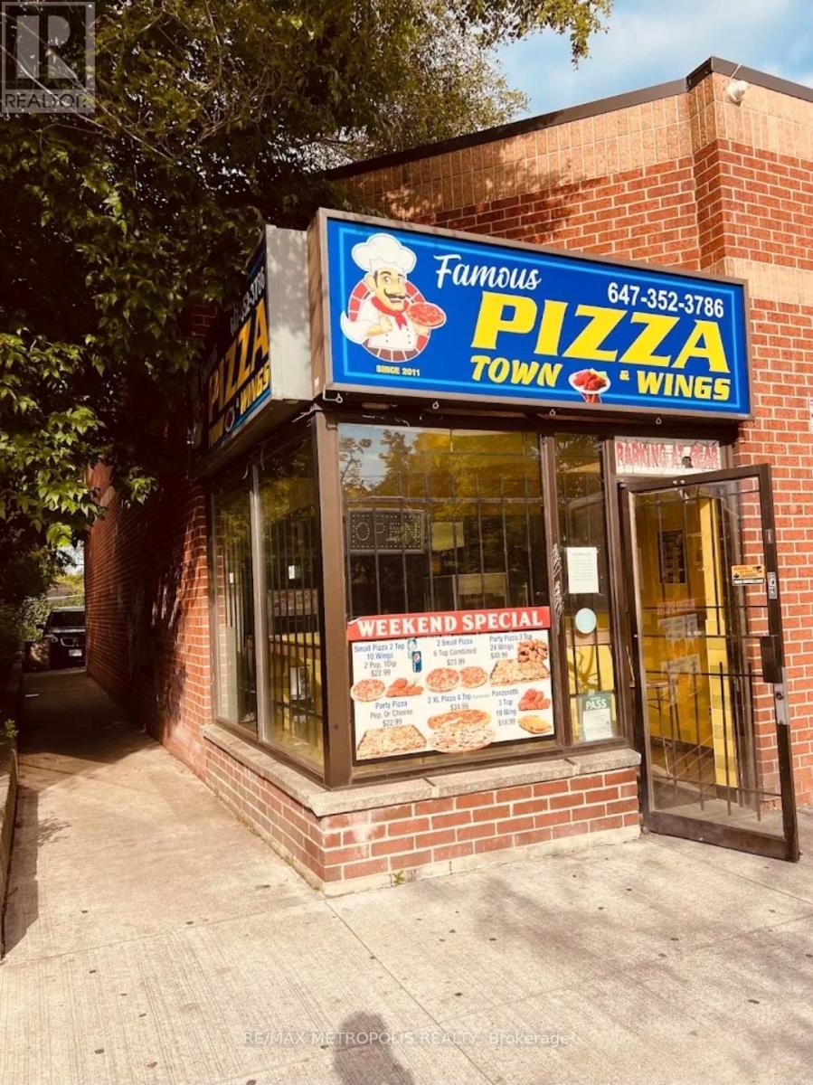 Photo 1 of 8 — 1947 VICTORIA PARK AVENUE, Toronto (Wexford-Maryvale), ON M1R1V1