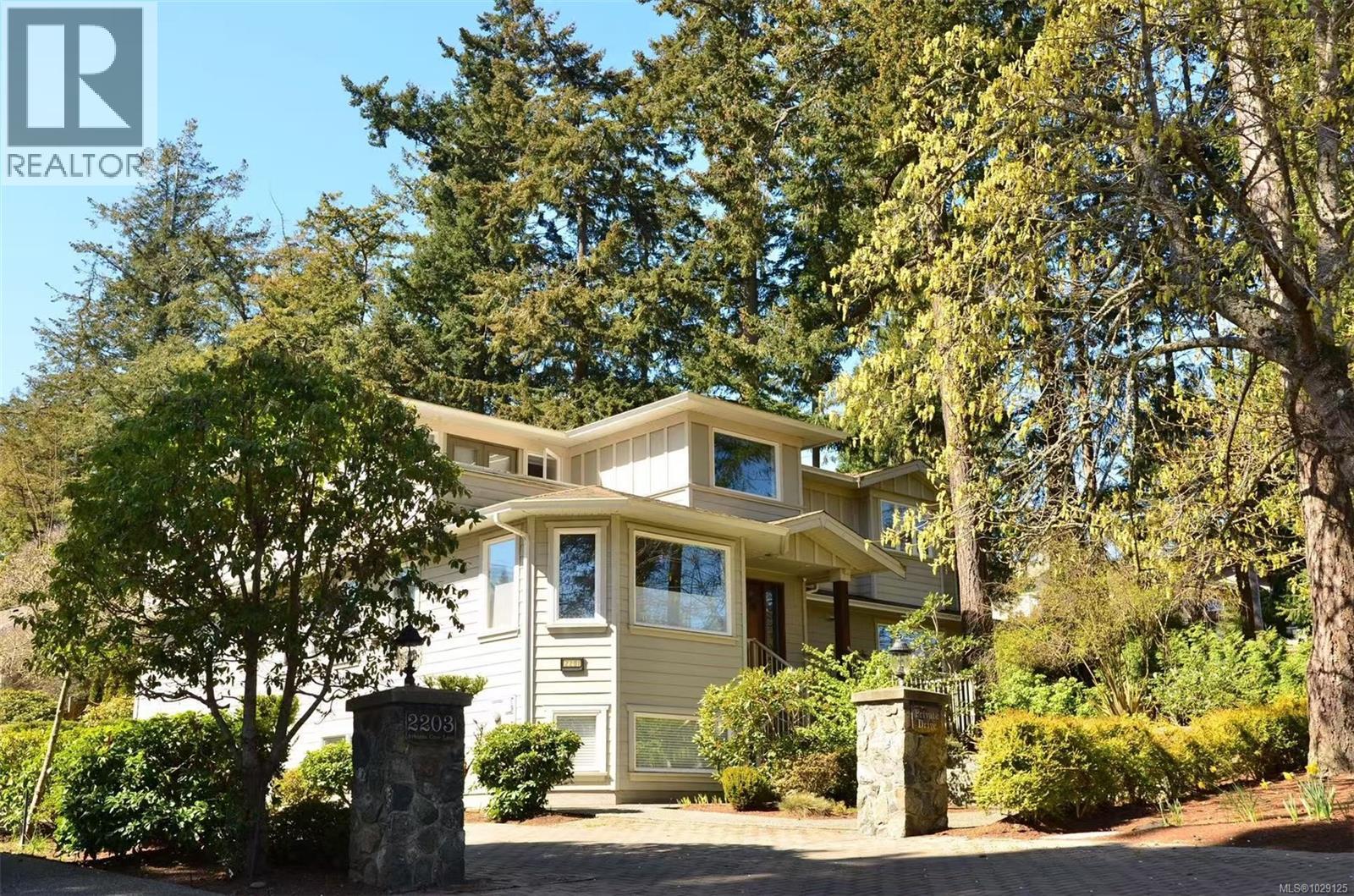 2201 ARBUTUS COVE Lane