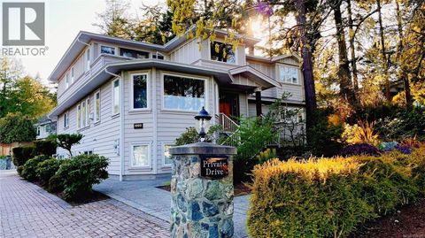 2201 ARBUTUS COVE Lane Saanich BC V8N6N7