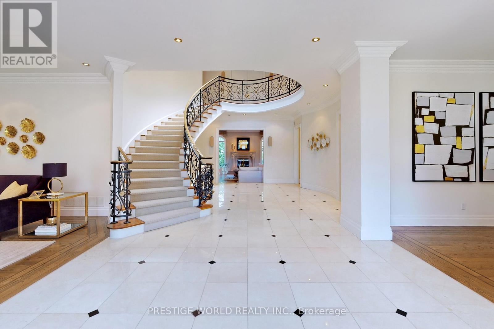 37 ROLLSCOURT DRIVE