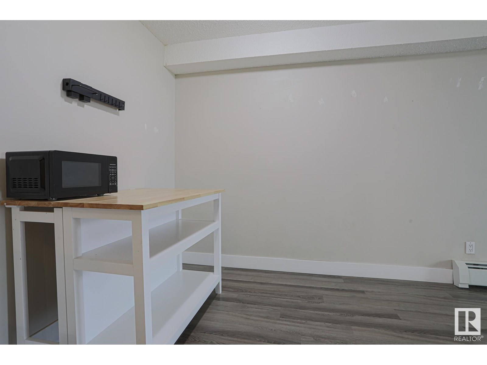 #104 11324 97 ST NW