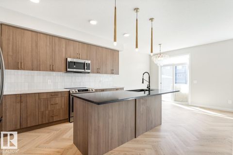 144 CATRIA PT Sherwood Park AB T8H3B1