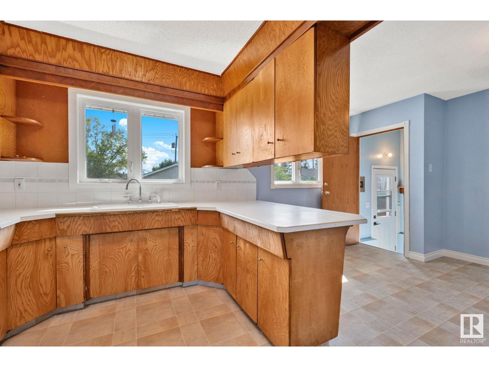 8941 155 ST NW