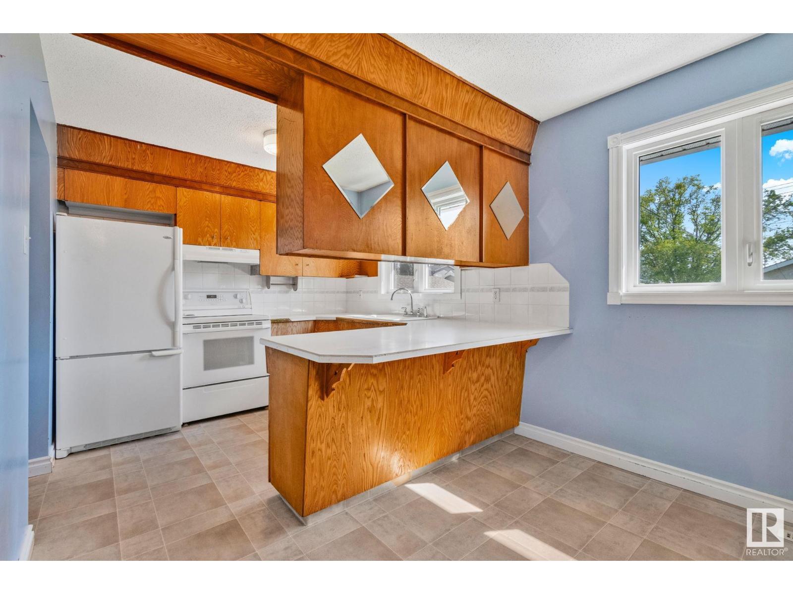 8941 155 ST NW