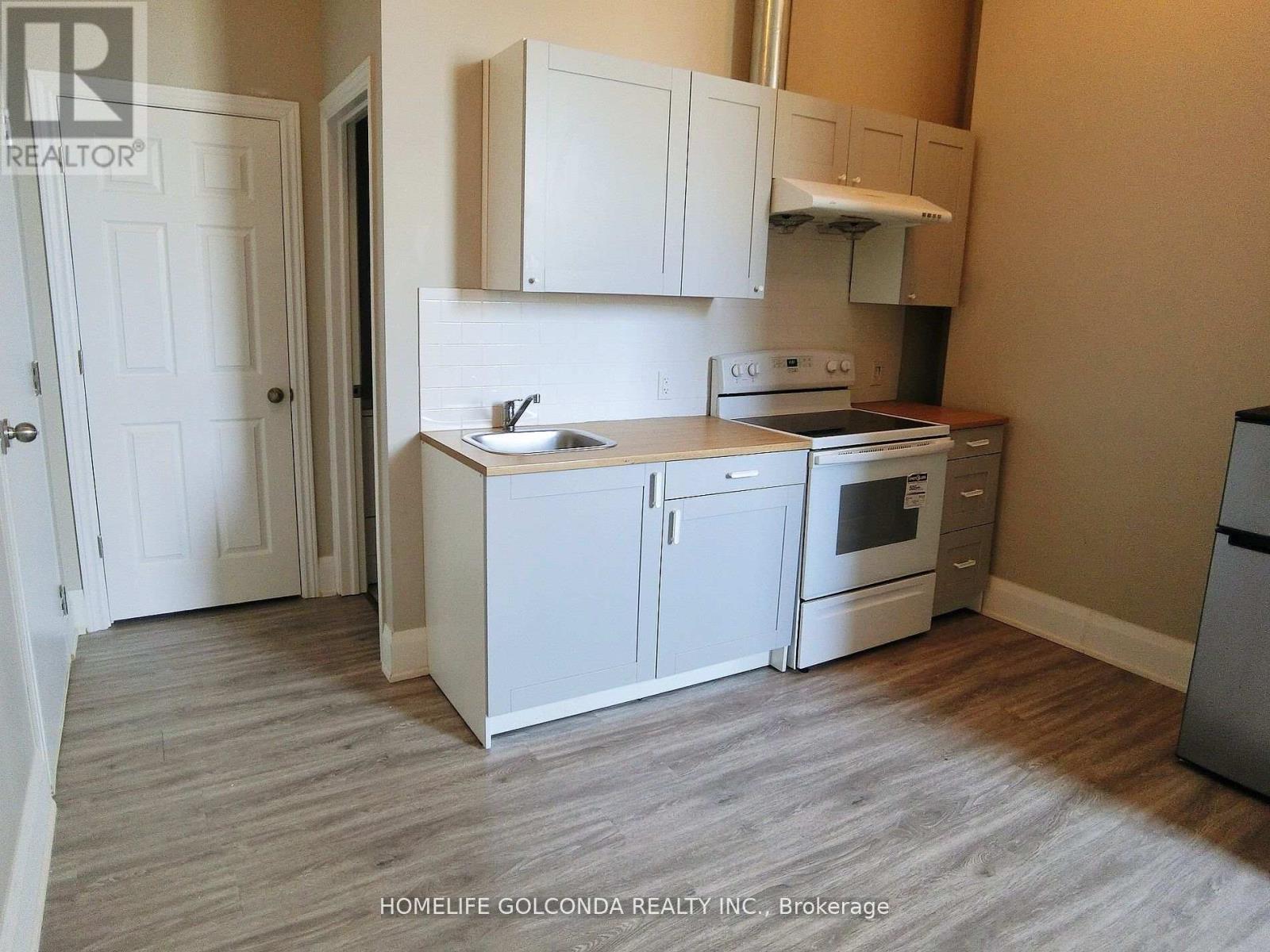 490 QUEEN STREET W
