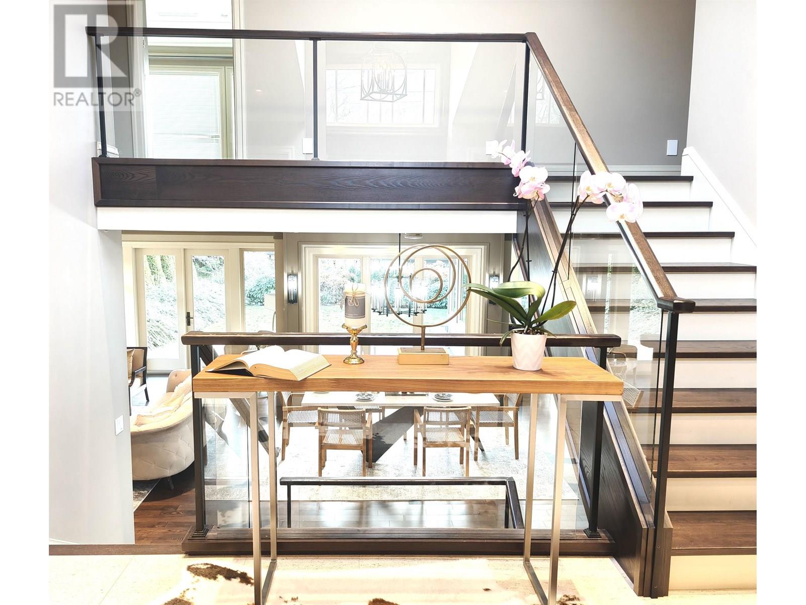 2566 MARINE DRIVE
