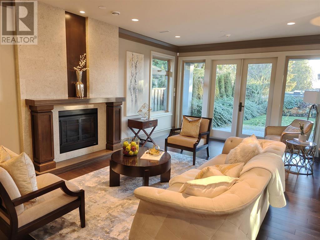2566 MARINE DRIVE