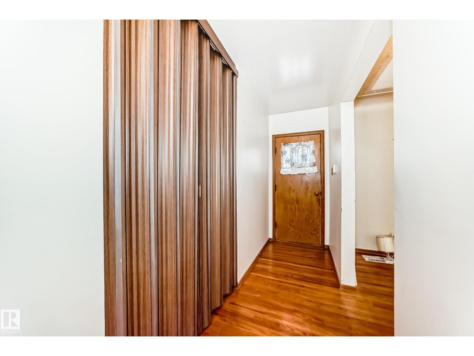 11424 105 ST NW