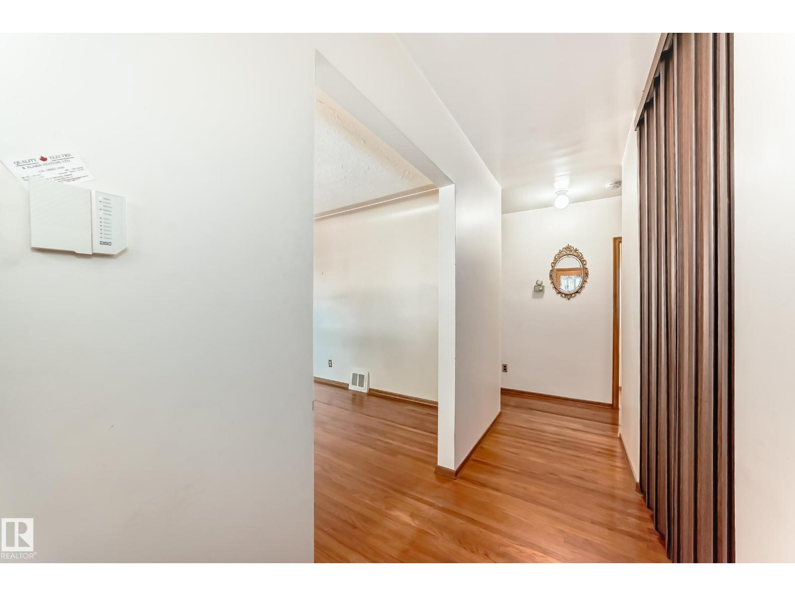 11424 105 ST NW