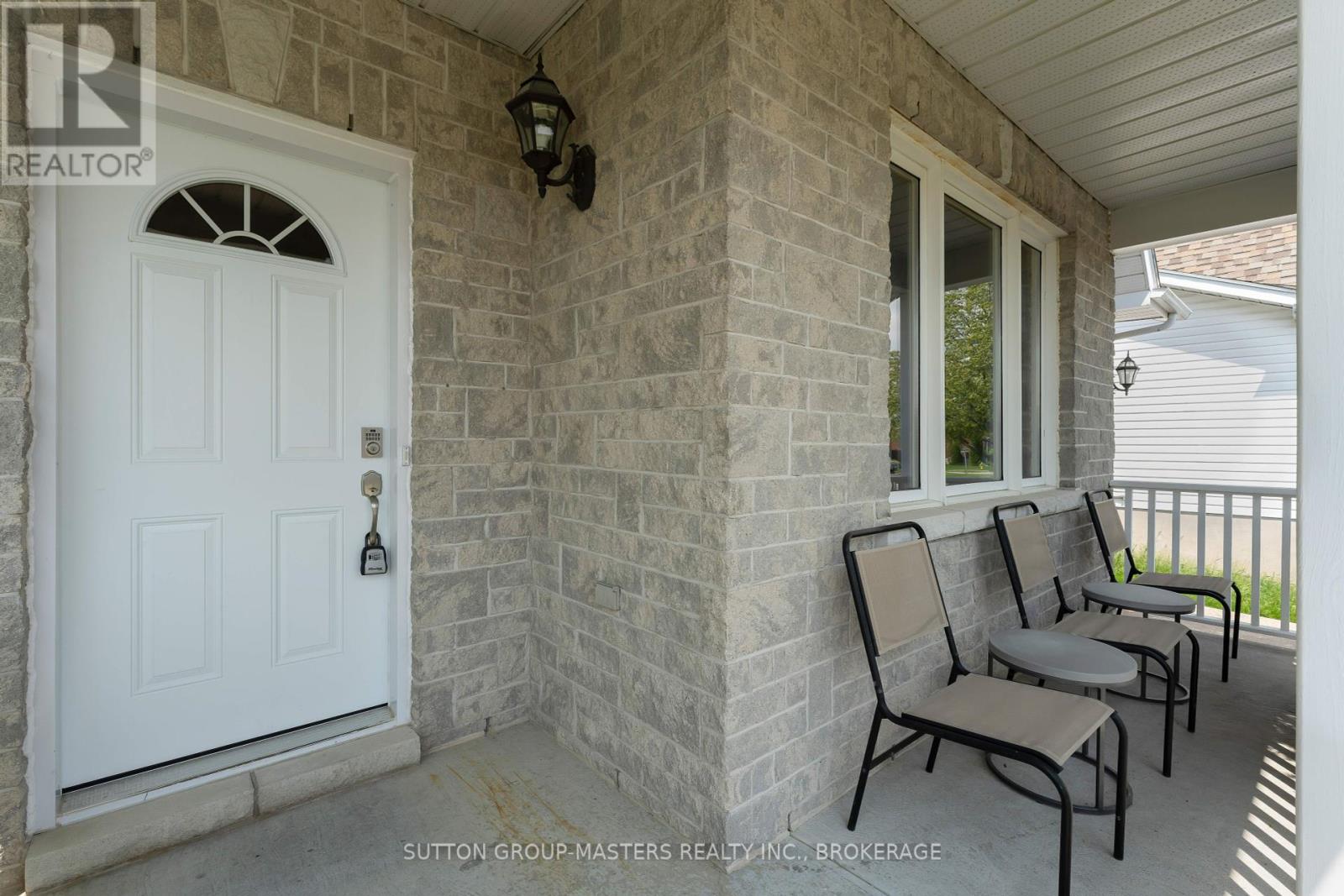 916 RAINBOW CRESCENT