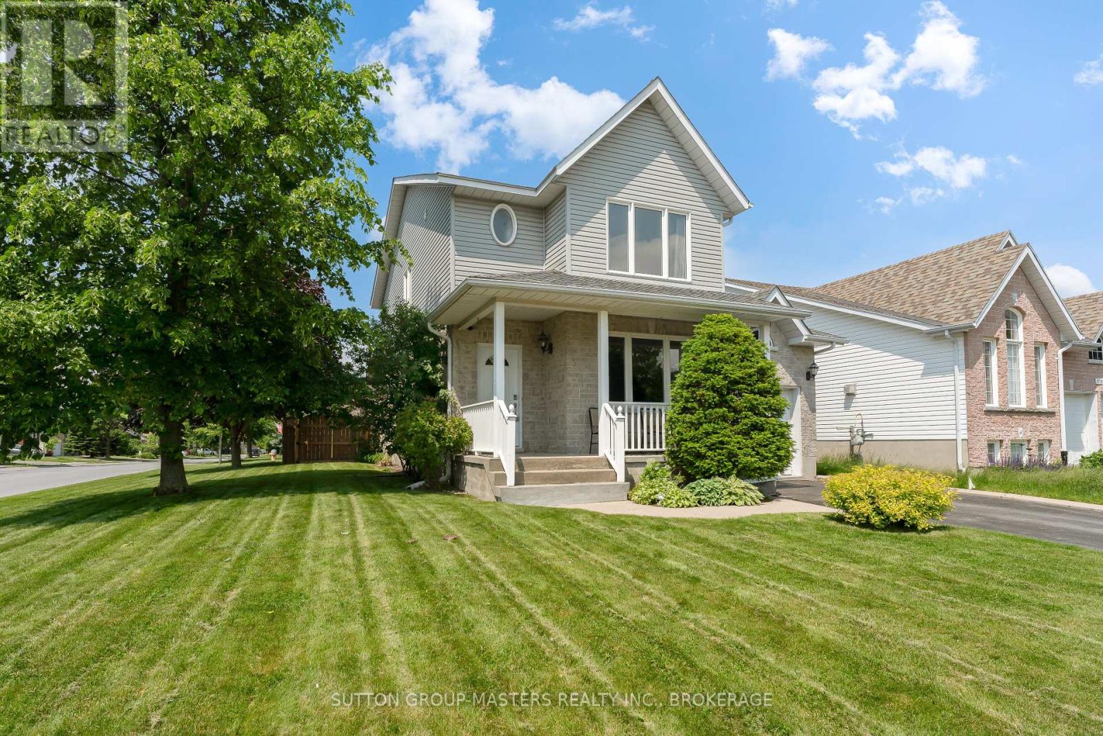 916 RAINBOW CRESCENT