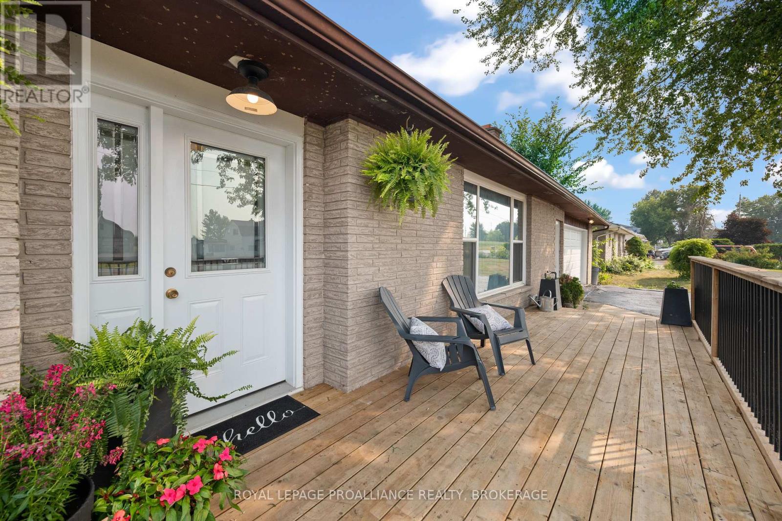 658 COUNTY ROAD 1 E
