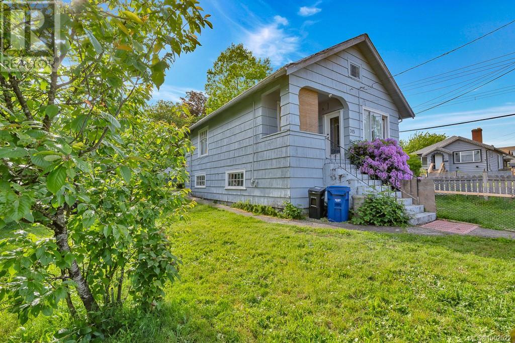 307, 311,315 Holly Ave