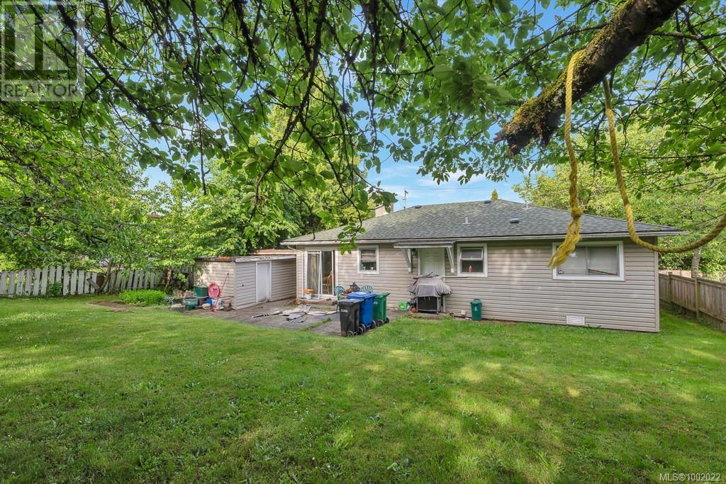 307, 311,315 Holly Ave