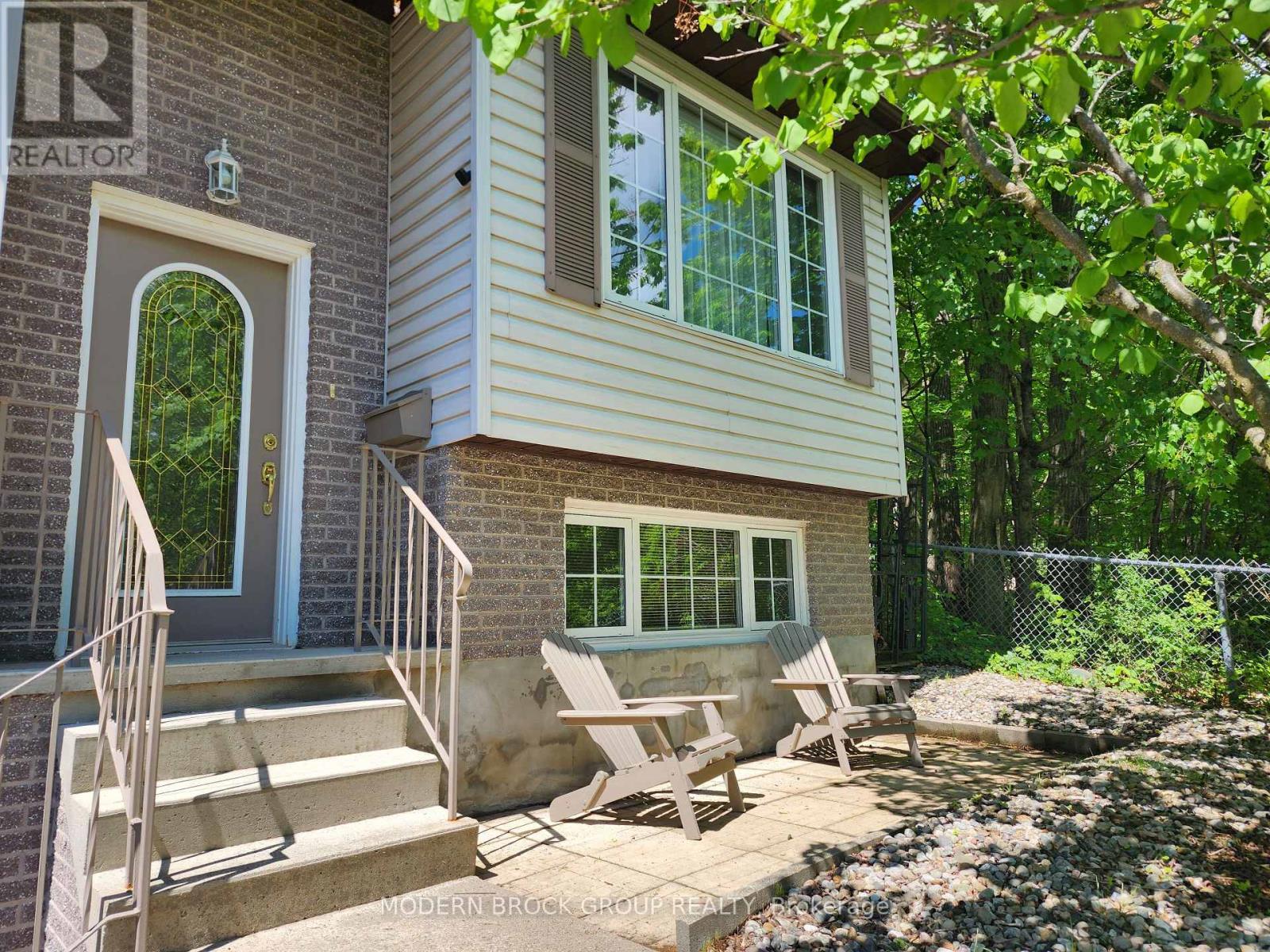 382 PEARL STREET W