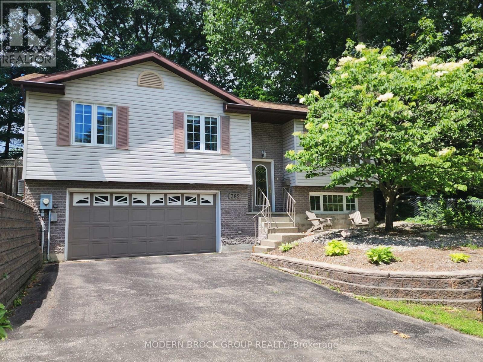 382 PEARL STREET W
