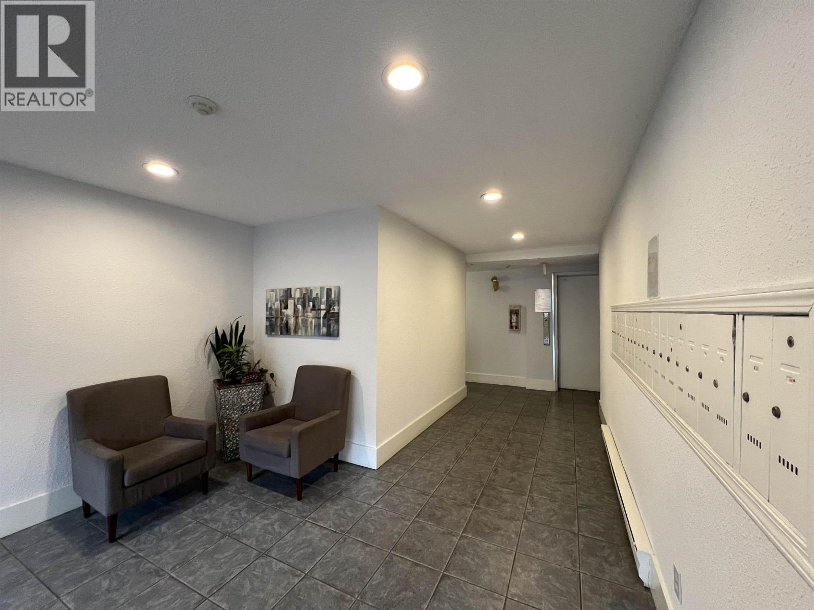 206 674 W 17TH AVENUE