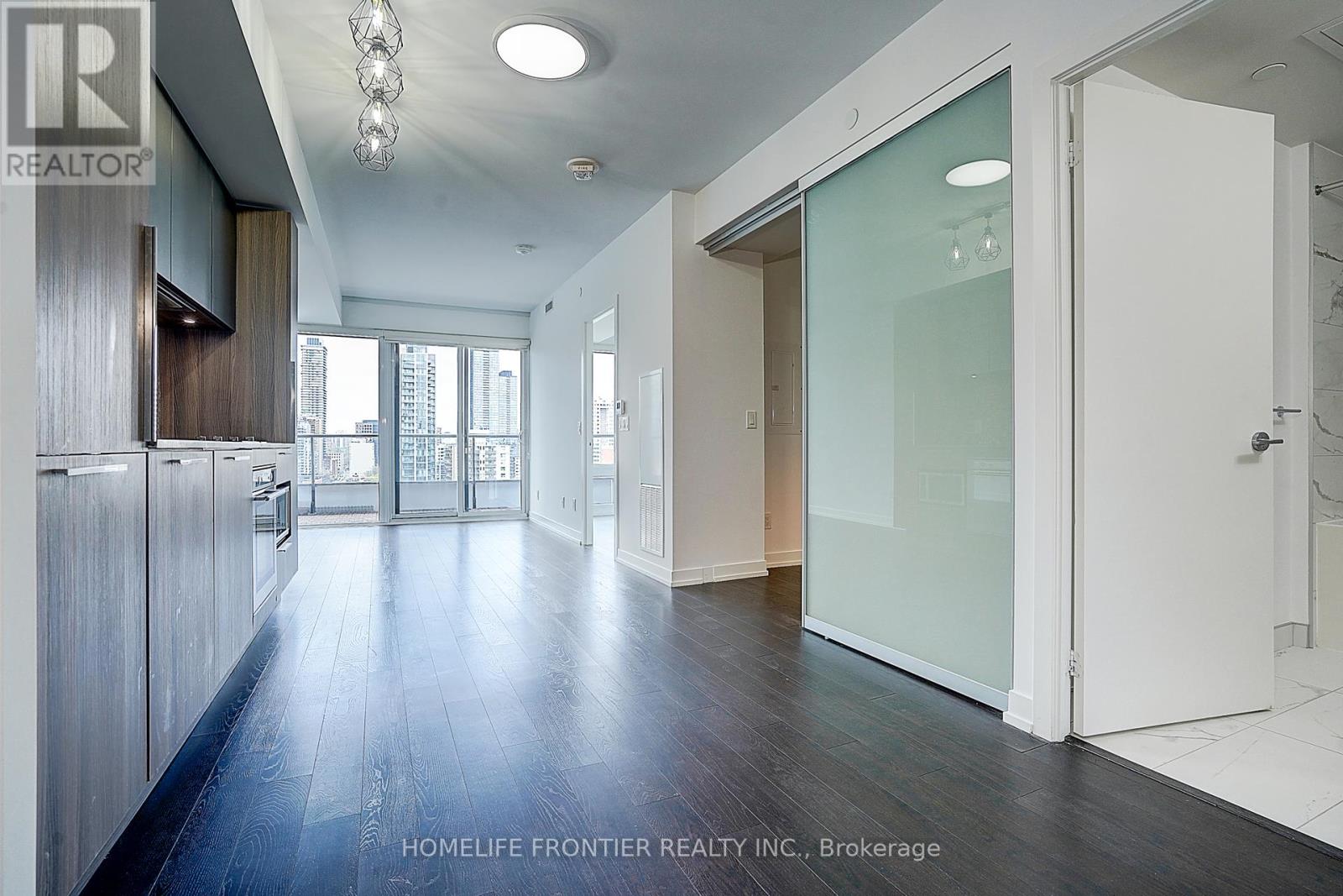 2109 - 85 WOOD STREET