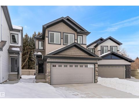 4236 208 ST NW Edmonton AB T6M3E9