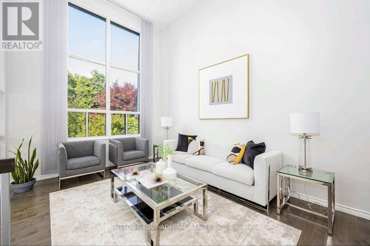 34 KITSILANO CRESCENT