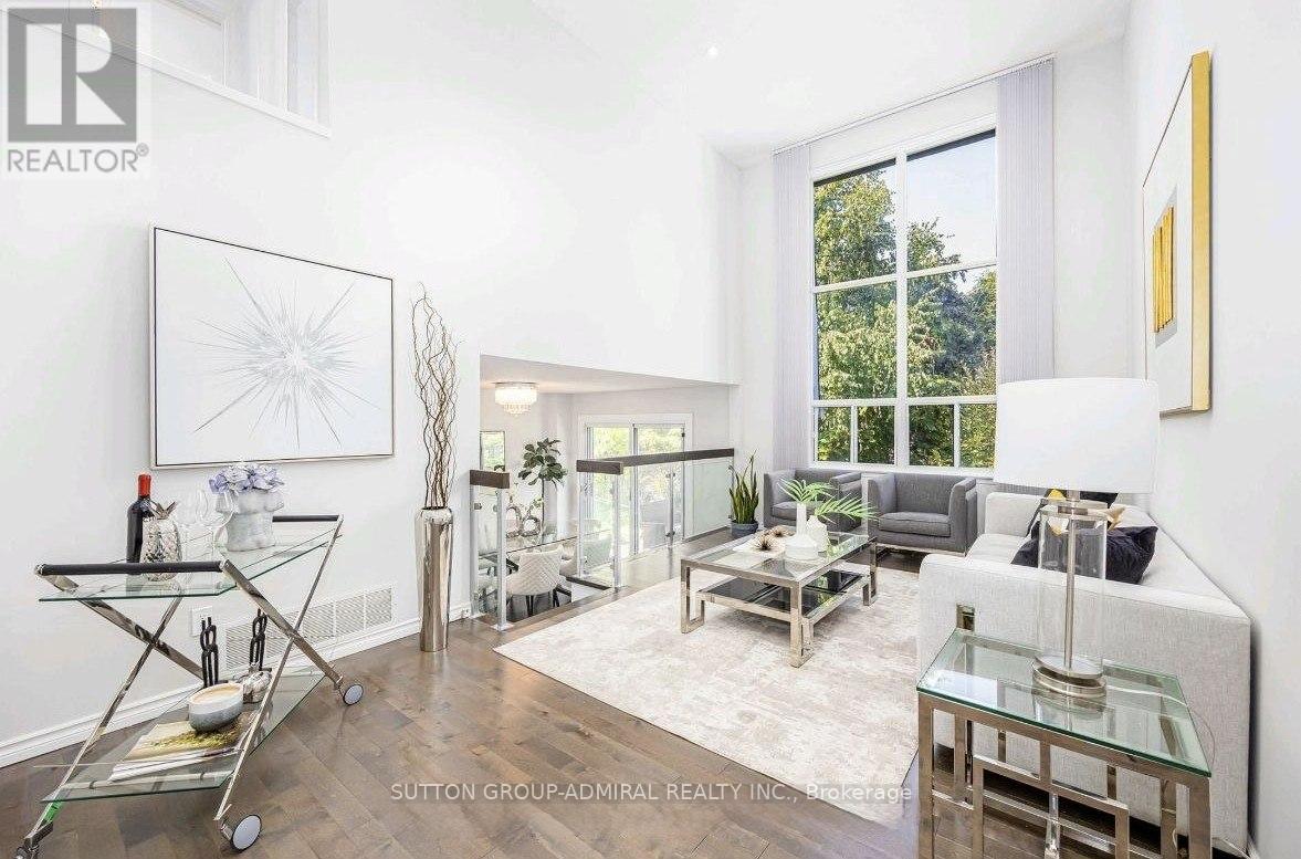 34 KITSILANO CRESCENT