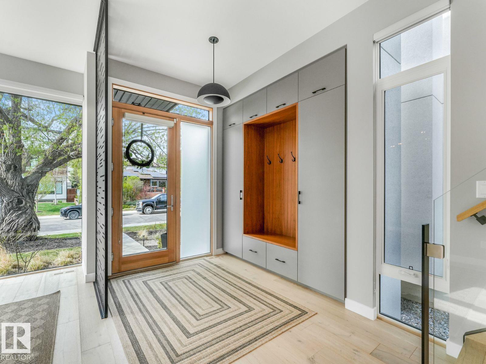 11613 72 AV NW