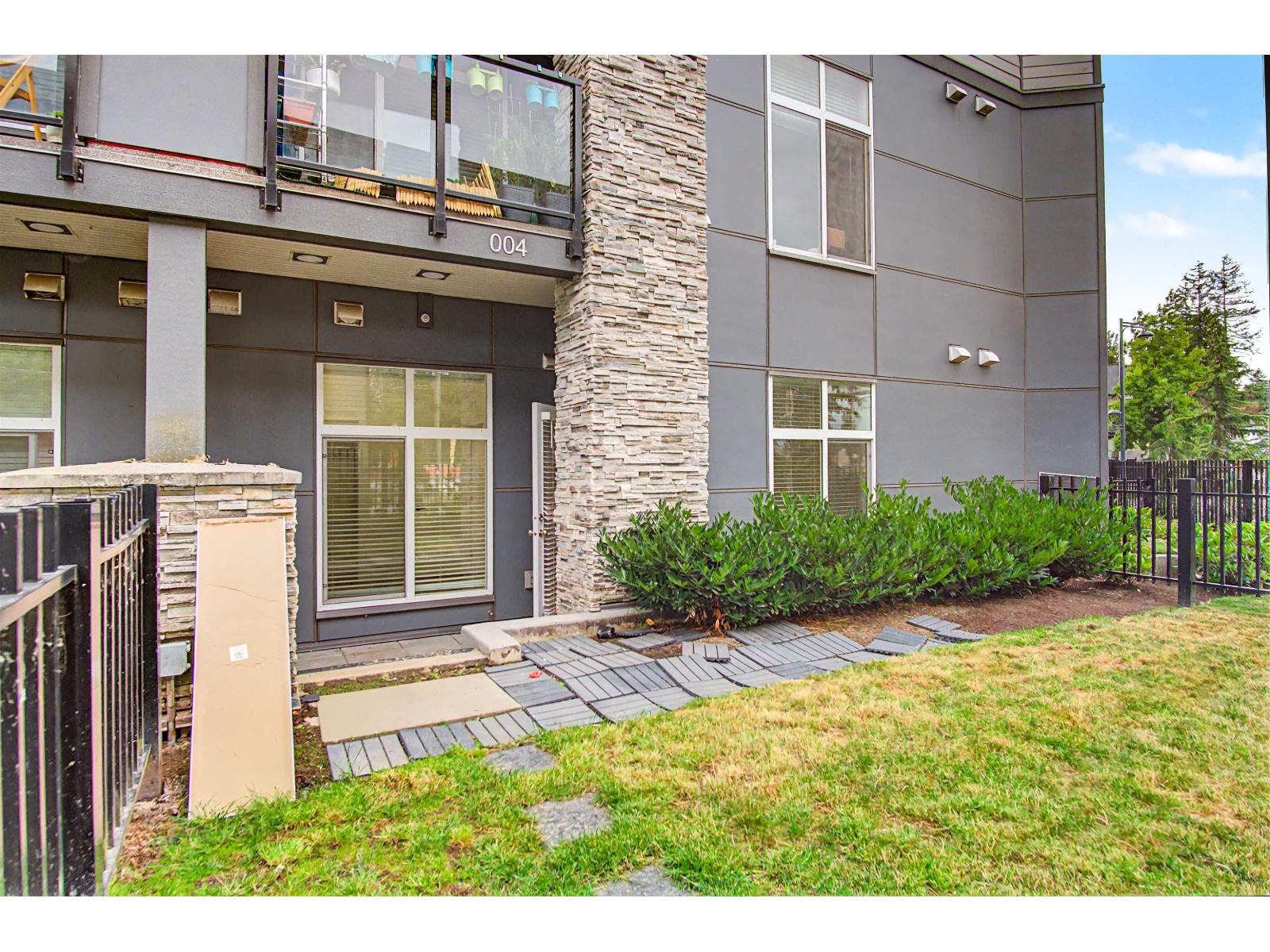 4 11077 RAVINE ROAD