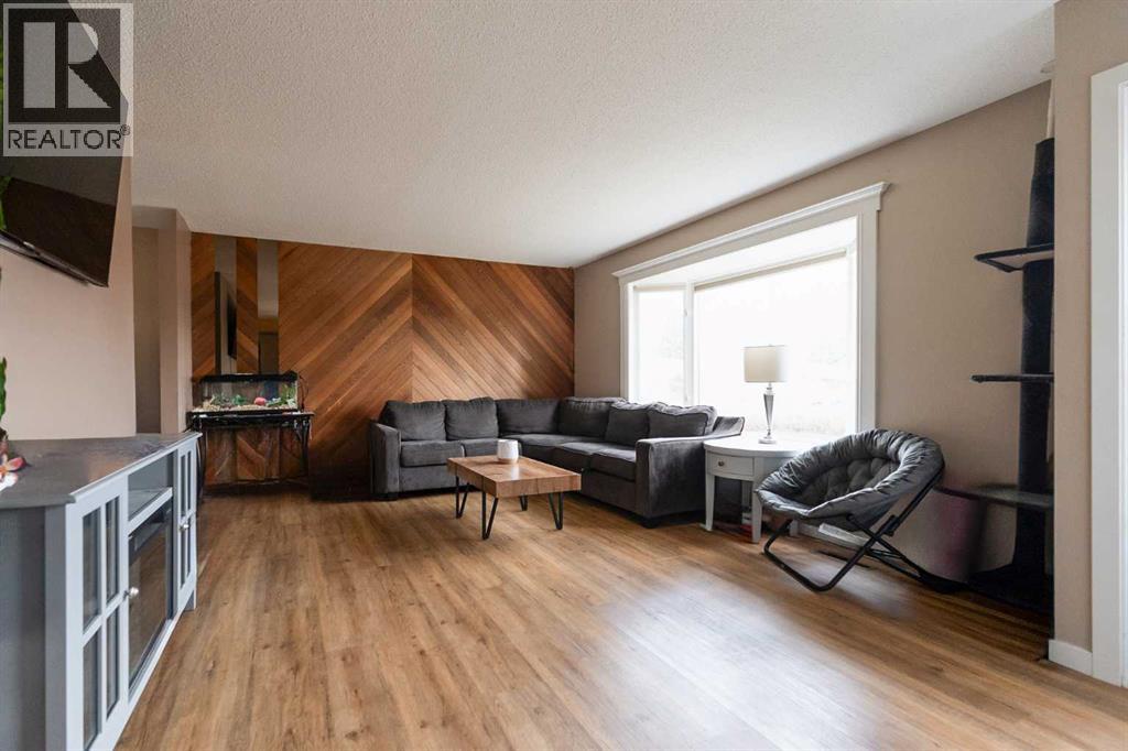 138 Greenview Close N