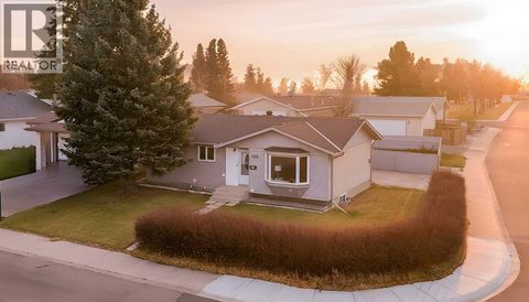 138 Greenview Close N Lethbridge AB T1H4K8