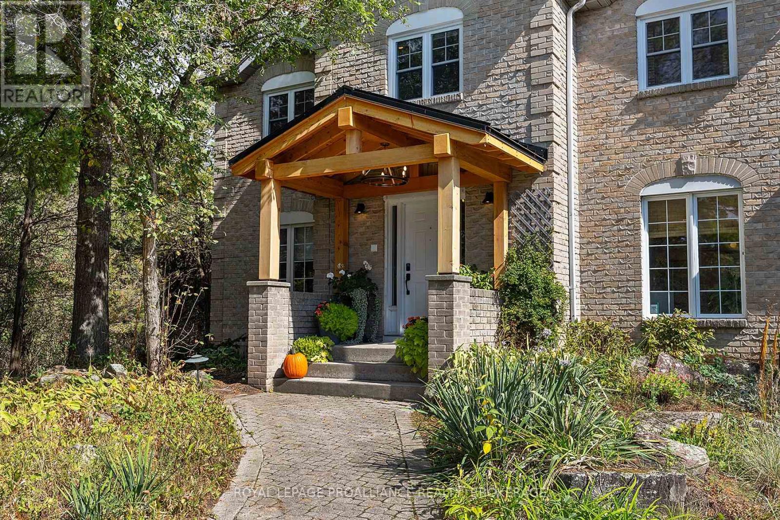 4890 NORTH SHORE CRESCENT