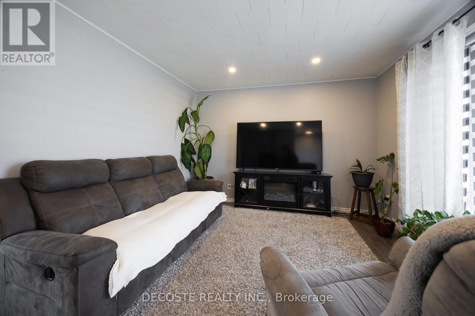 4213 LANCASTER STREET