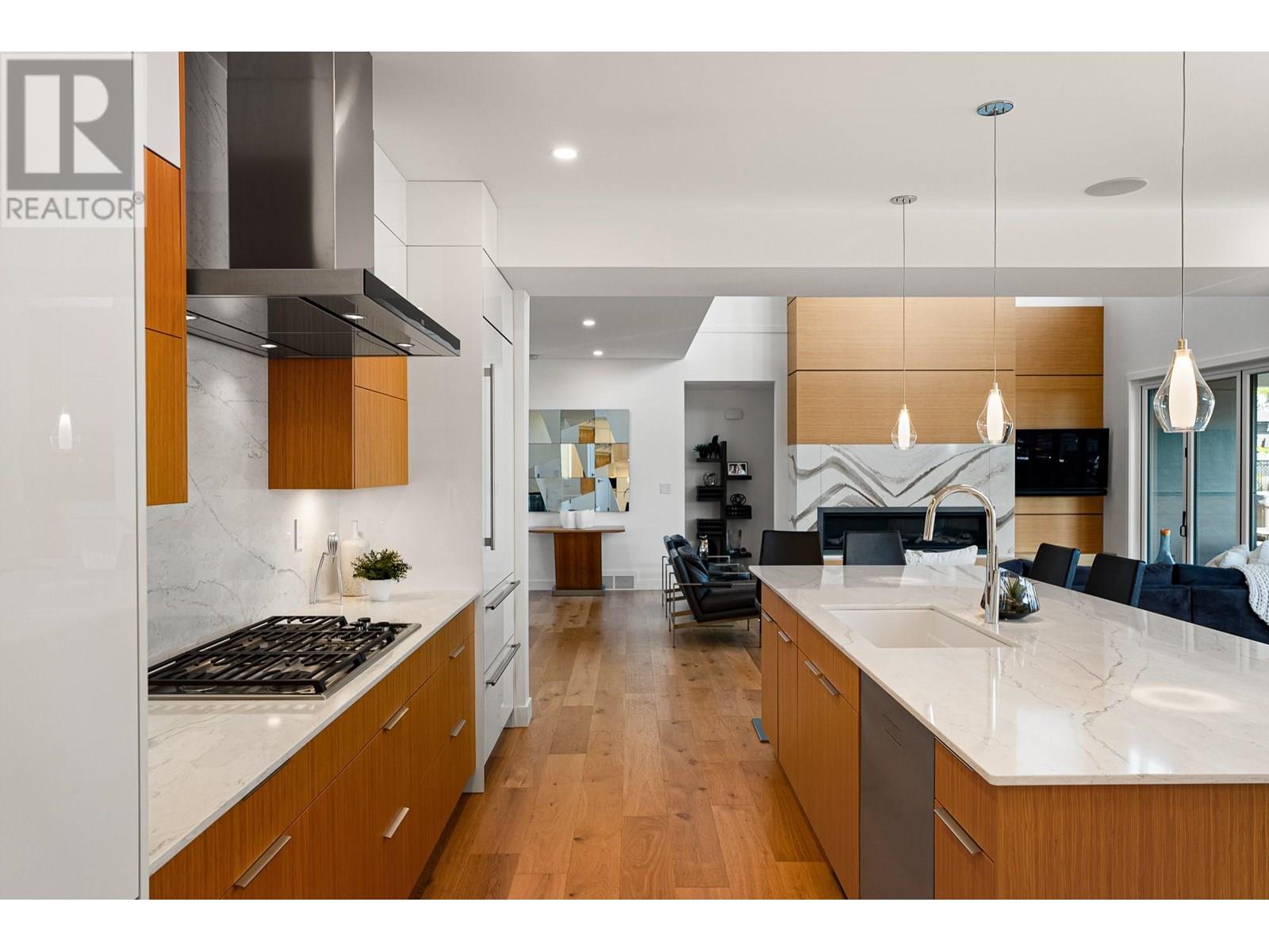 338 Rue Cheval Noir