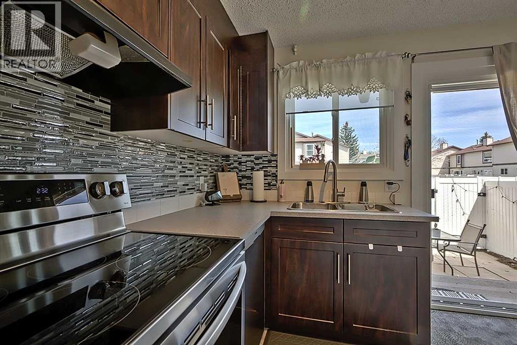 72 Deerpoint Road SE