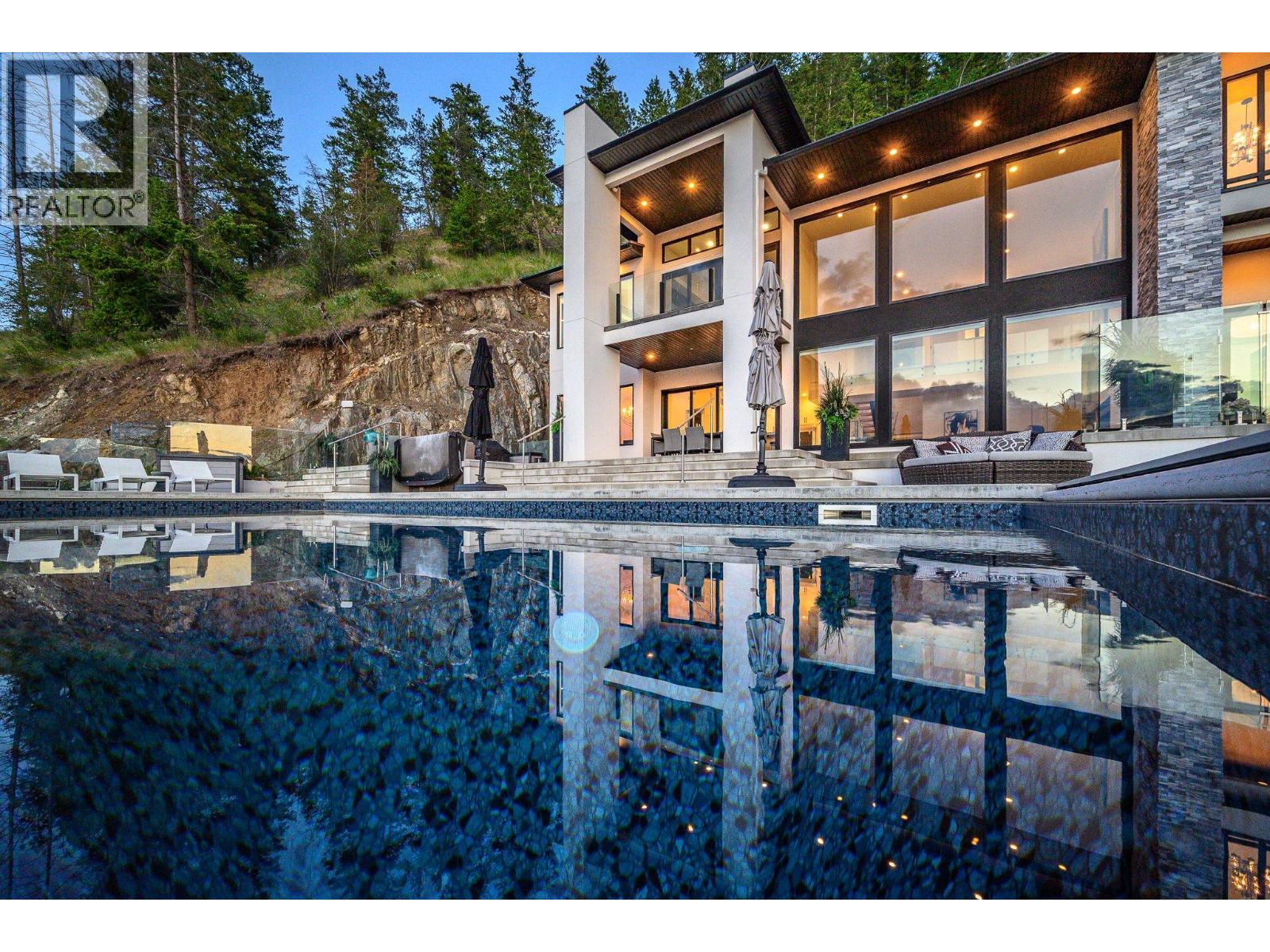 112 Sunset Boulevard