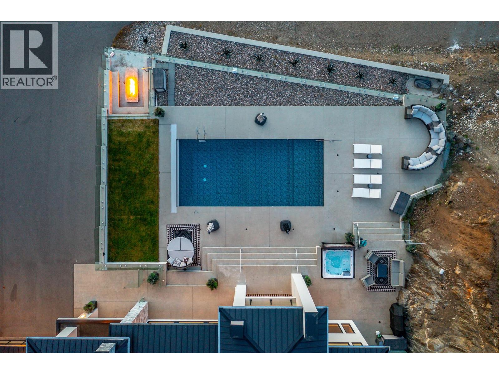 112 Sunset Boulevard