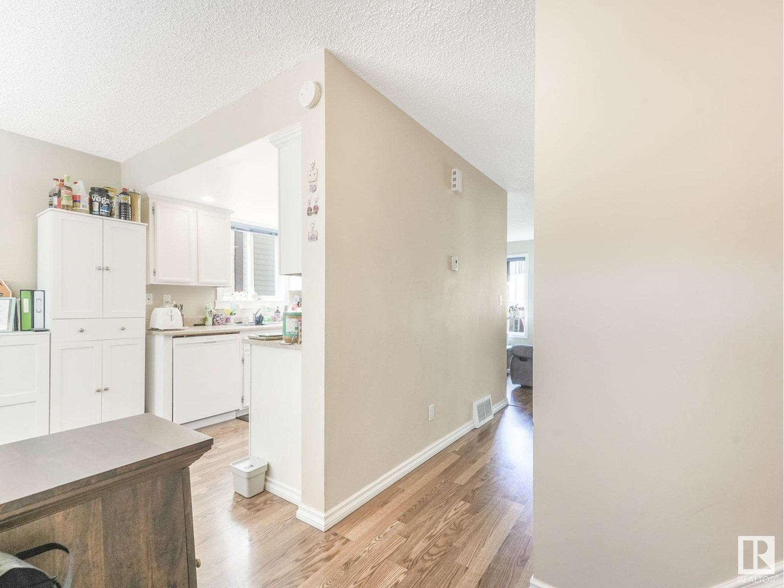 #59 10453 20 AV NW