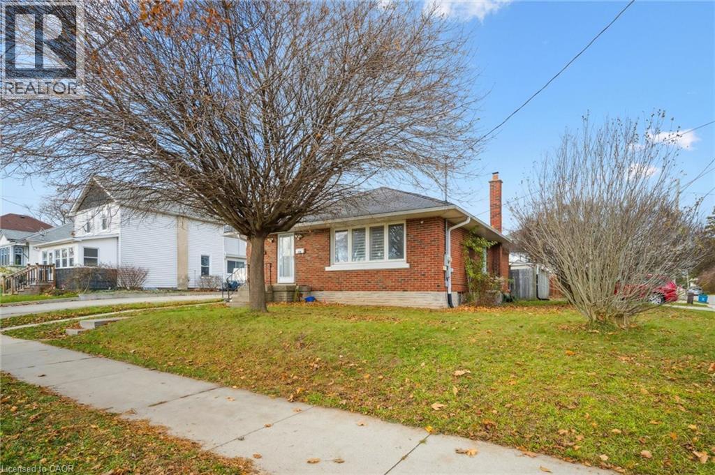 118 MCNAUGHTON Street