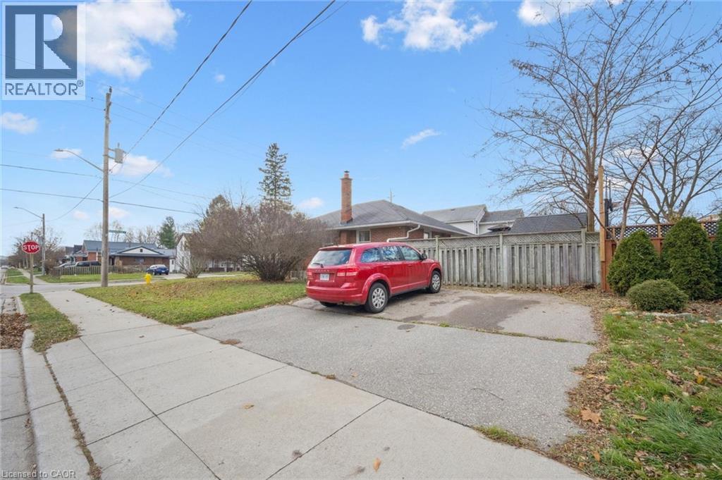 118 MCNAUGHTON Street